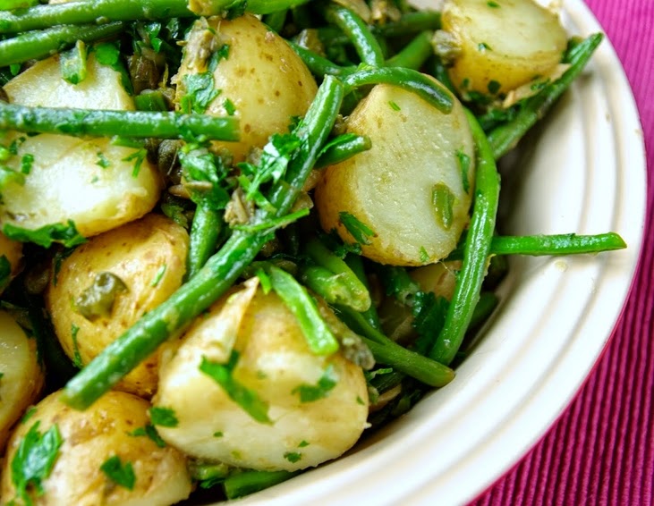 Salada Quente de Batatas e Vagens Assadas (vegana)