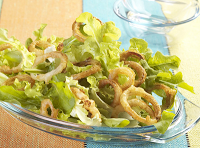 Salada Verde com Anéis de Cebola (vegana)