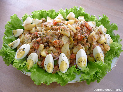 Salada de batata com atum e ovos