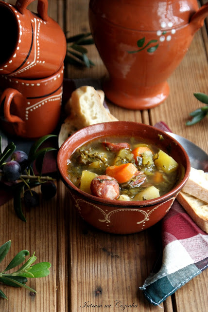 Sopa de Batata-Doce com Couve e Linguiça
