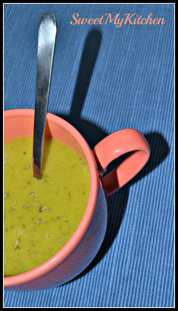 Sopa de ervilhas e alho-francês com estragão