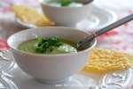 Sopa verde de ervilha – Com crostinis de parmesão