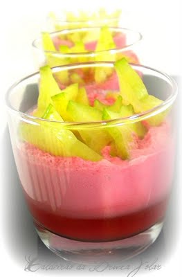 Espuma de gelatina e frutas
