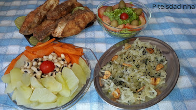 SALADA DE CEBOLA ESPECIAL c/peixe frito e salada de legumes