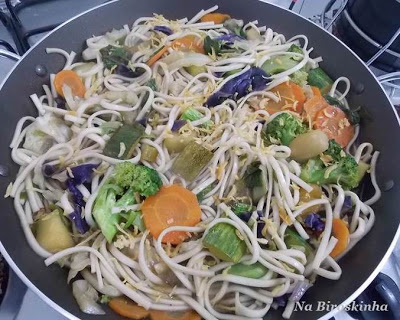 Macarrão Udon com Verduras e Legumes