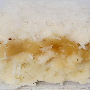 Bolo gelado de coco com abacaxi: uma delícia refrescante para os dias de calor