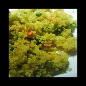 Cuscus de açafrão com legumes