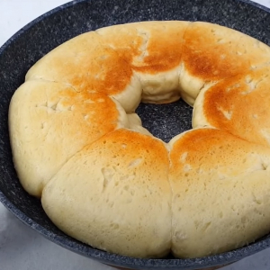 Pão Fofinho de Frigideira em 15 Minutos - Perfeito para Sanduíches e Café da Manhã