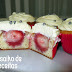 Cupcakes de Morango e Cobertura de Leite em Pó