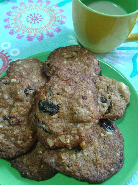 Cookies de ameixa e macadâmia