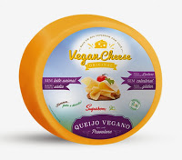 Superbom anuncia queijos veganos em peças que fatiam e derretem para o segundo semestre