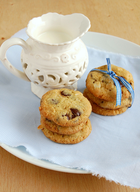 Cookies com gotas de chocolate e coco