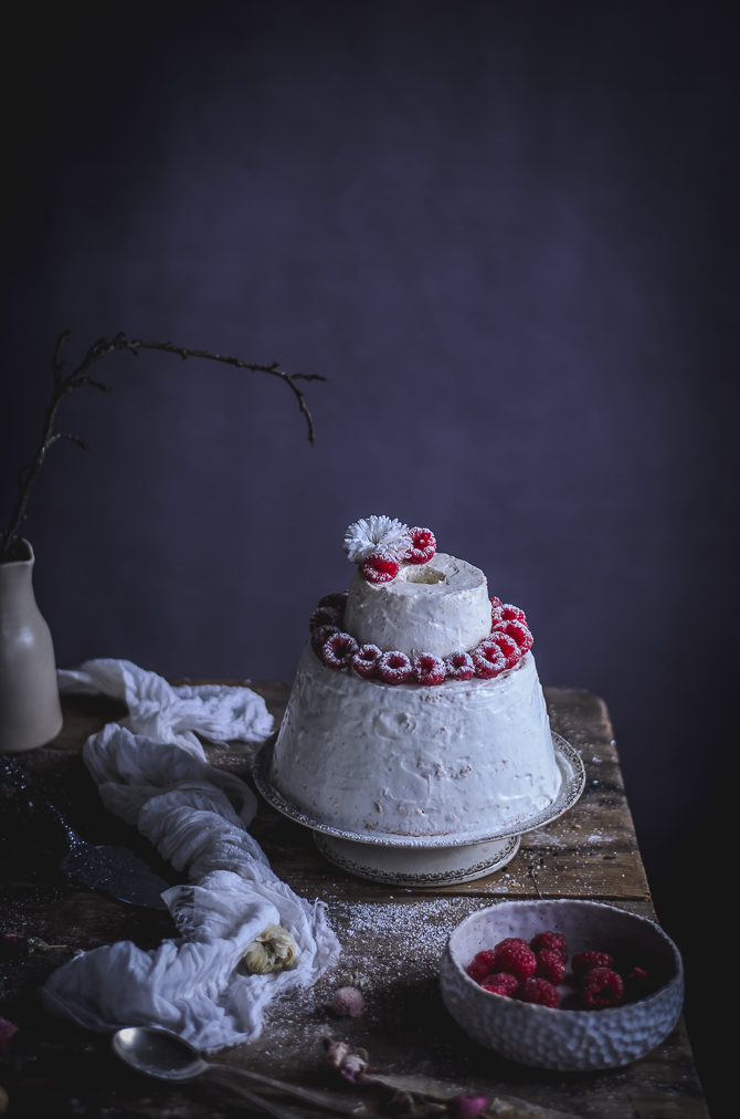Bolo dos anjos com mascarpone e framboesas // Angel food cake with mascarpone and raspberries