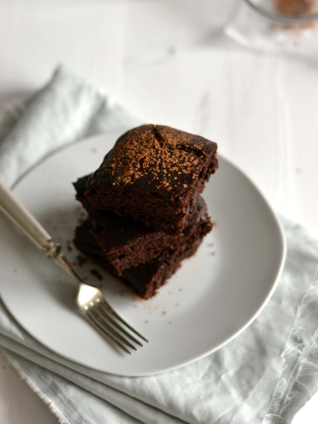 Brownies de beterraba e chocolate + aniversário do blog!