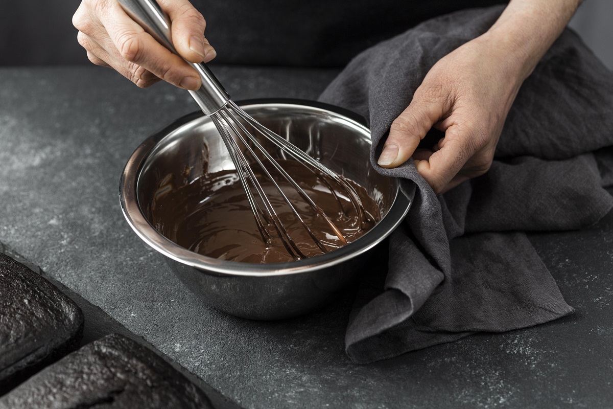 Como fazer um bolo de cenoura com chocolate delicioso?