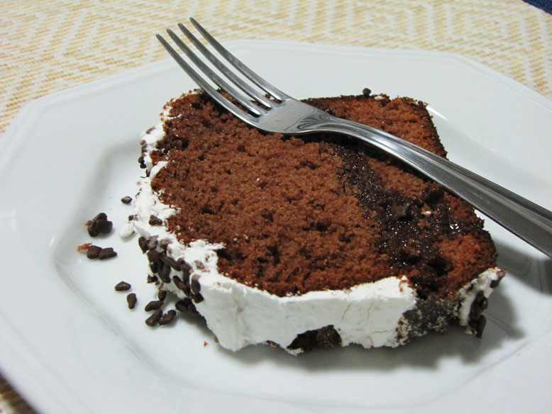 Receita de bolo de chocolate com recheio de nutella e leite de coco