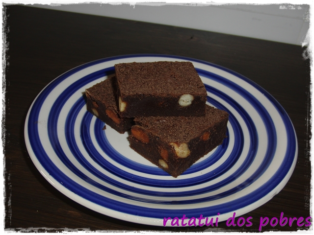 Brownies de chocolate e pistacios