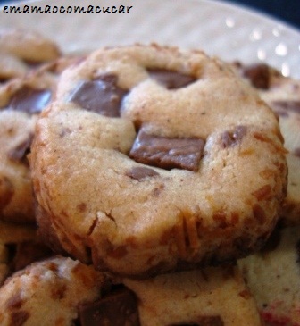 Cookies de canela e pedaços de chocolate
