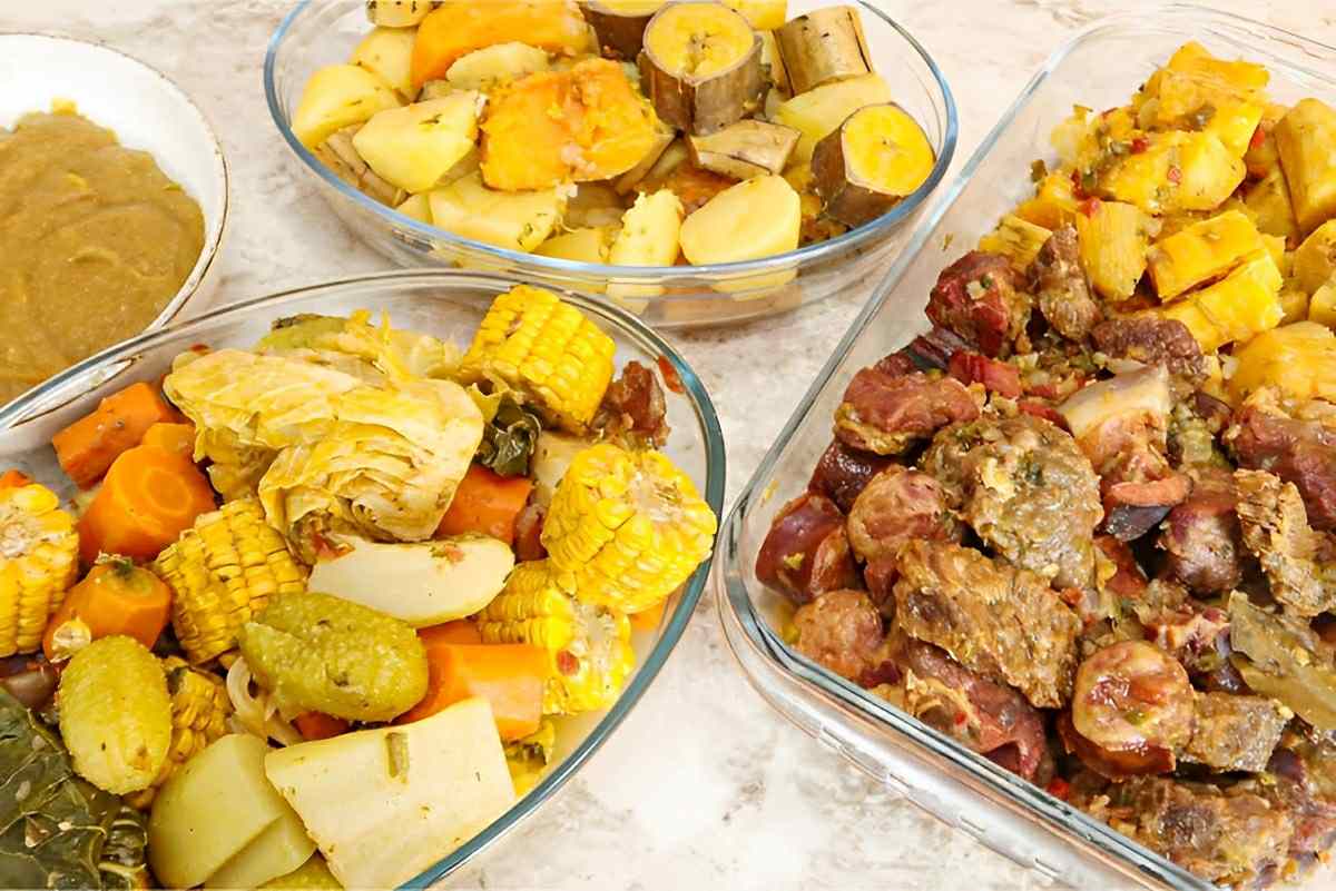 Cozido de carne com legumes delicioso e suculento para a refeição de toda a família