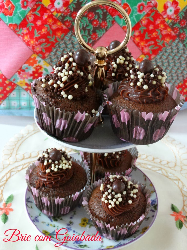 Cupcakes de Chocolate e Canela para uma Aniversariante