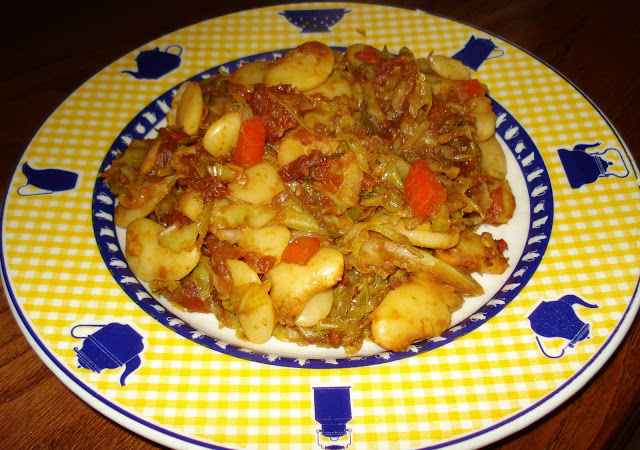 Feijoca com couve, pimento e tomate
