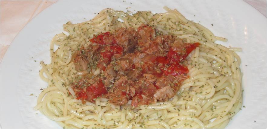 Esparguete com atum e tomate