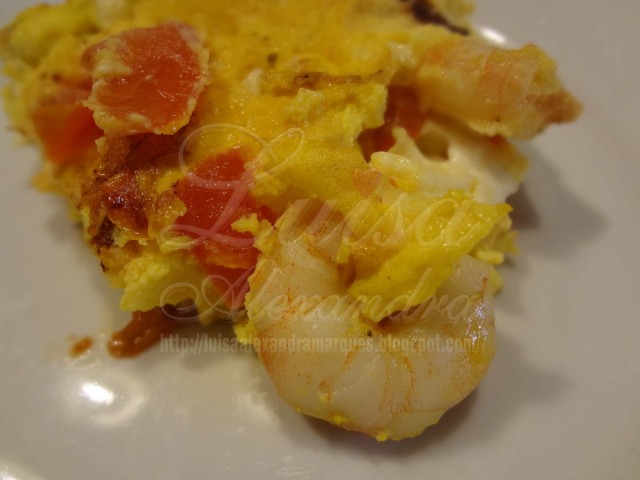 Omelete com Camarão, Tomate e Queijo