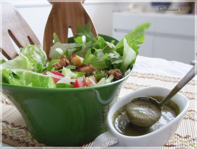 Salada com molho de manjericão