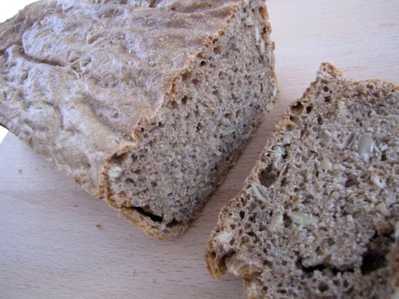 Pão de farinha espelta com sementes