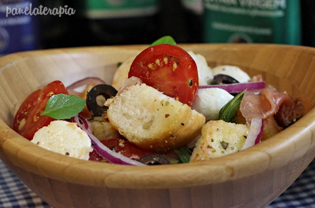 Salada de Pão Italiano (Panzanella)