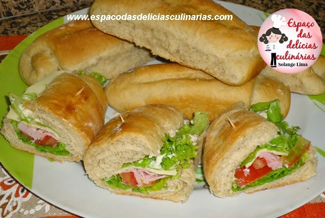 Sanduíche com pão de sal caseiro