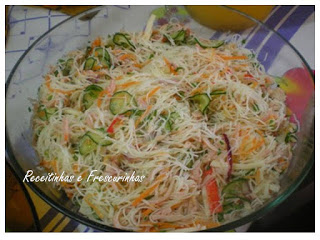 Salada Bifum (macarrão de arroz)
