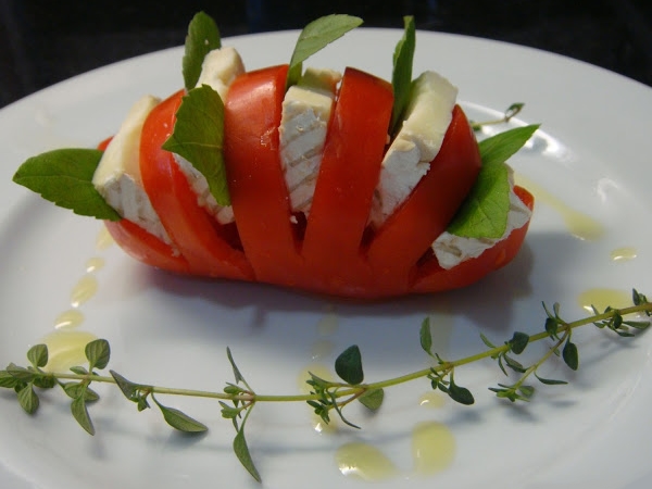 Saladinha de Tomate com Queijo Brie