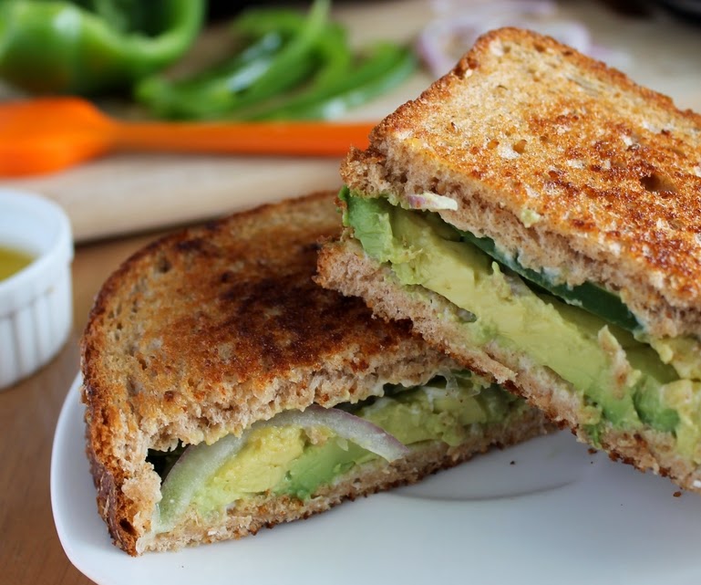 Sanduíche de Abacate (vegana)