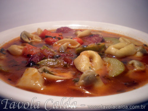 Sopa de Cappelletti com Linguiça  Calabresa e Vegetais